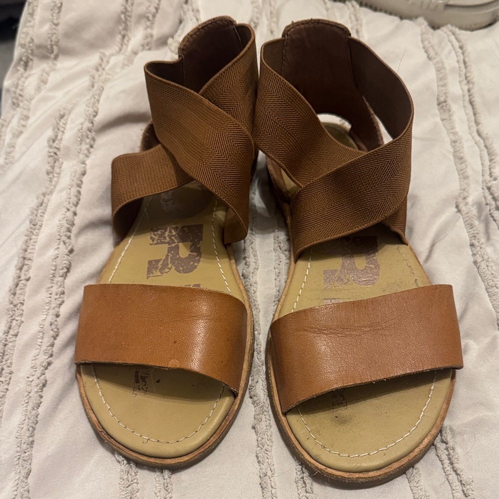 Sores Brown leather Strappy Sandals